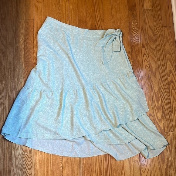 Gorgeous Lauren Conrad Mint Floral Side Zip Stretch Back Flowy Midi Skirt 1X - Picture 2 of 6